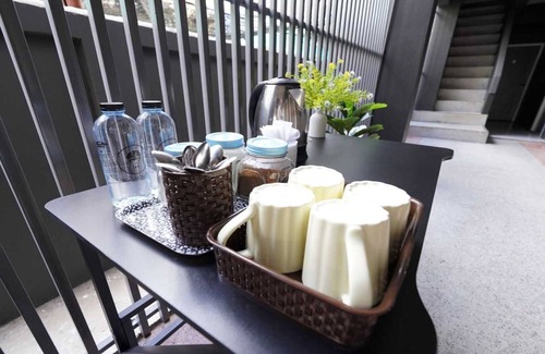 Samsen Nok House | Sunny Twin Escape | Trendy Comfort in Bangkok