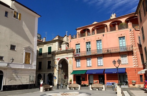 Finalborgo Apartment | Sunny, updated apartment with balcony in Finalborgo and near gorgeous beaches