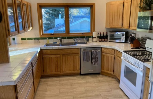 Vail House | Sunny Vail Mountainside Getaway Amazing Location