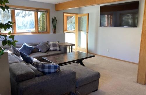 Vail House | Sunny Vail Mountainside Getaway Amazing Location