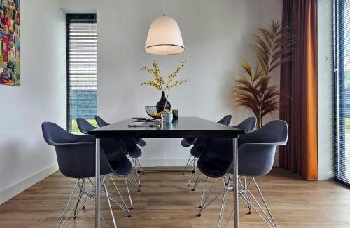 Zeewolde House | Sunny Villa with Private Terrace