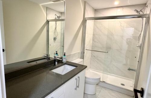 White Rock House | Sunny White Rock 2BR, Steps to Sand, Brand New Stay