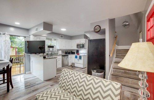 Willis House | Sunny Willis Escape w/Deck & Lake Access!