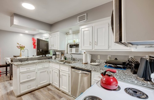 Willis House | Sunny Willis Escape w/Deck & Lake Access!