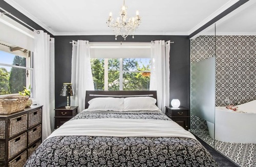 Mountain Lagoon Cottage | SUNNYDELL - the ultimate romantic getaway --SPECIALS ON NOW !