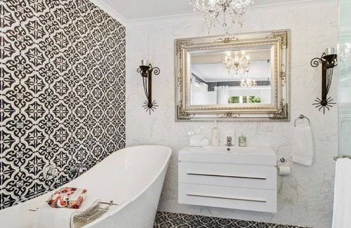 Mountain Lagoon Cottage | SUNNYDELL - the ultimate romantic getaway --SPECIALS ON NOW !