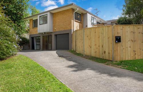 Half Moon Bay House | Sunnyside Townhouse with Rumpus, Parking and Deck