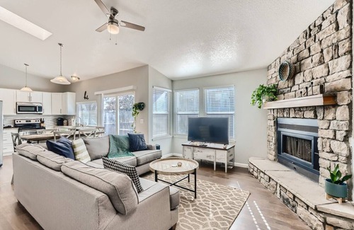 Tollgate Overlook House | Sunnyside Up | Beautiful Home for Large Groups Pet Friendly!