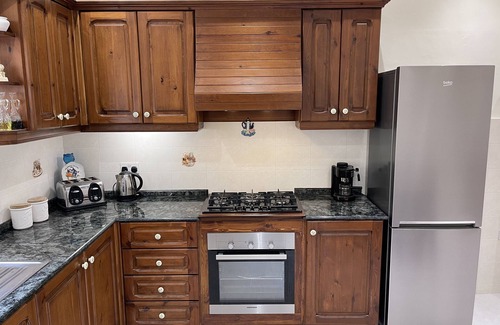 Birzebbuga Apartment | Sunrise Apt Near Beach, Wifi, Smarttv 60, Netflix
