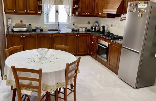 Birzebbuga Apartment | Sunrise Apt Near Beach, Wifi, Smarttv 60, Netflix