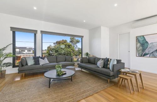 Torquay House | Sunrise Elegance in the Heart of Torquay