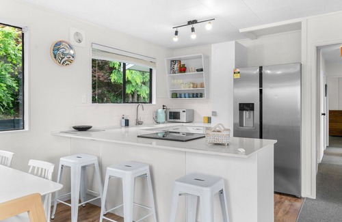 Snells Beach House | Sunrise Point - Snells Beach Holiday Home