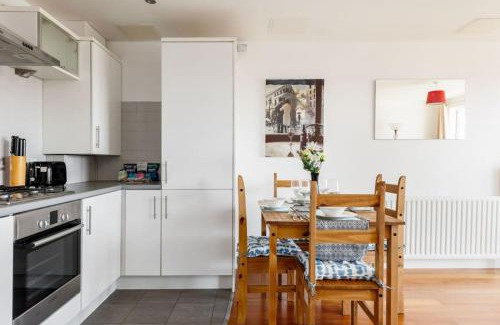 Hamworthy Apartment | Sunrise - Poole Town Balcony Views