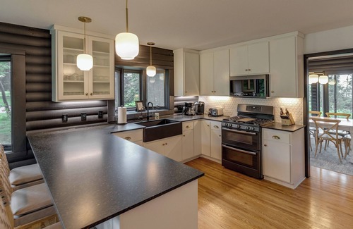 Brainerd House | Sunroom-Game room- Family Room- Kayaks, Games, Water Toys, Beach & Dock!