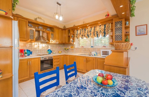 Keri Village House | Sunset 4 Bedroom Family House