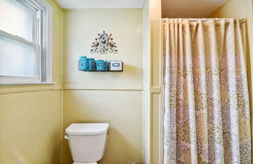 Hudson Hotel | Sunset Acres Motel - Room 6
