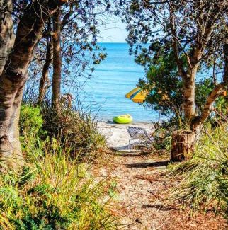 Garden Island Creek House | Sunset Beach Villa - Beach front home situated on the Huon River - Sleeps 8