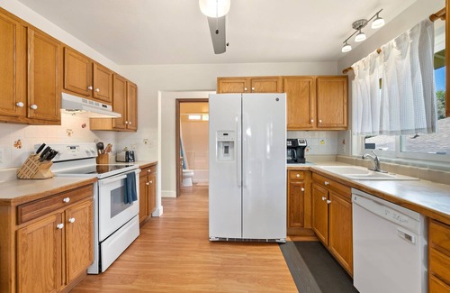 Pupukea House | Sunset Beach Retreat, One Block Walk to the Beach