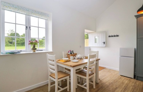 Towcester Cottage | SUNSET COTTAGE, pet friendly, with a garden in Tiffield
