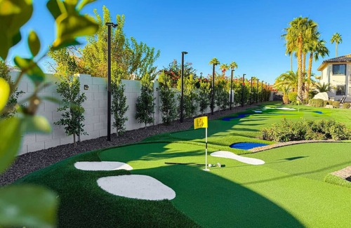Mesa House | Sunset Greens - Golf Simulator, Putting Green, Gam