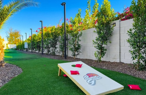 Mesa House | Sunset Greens - Golf Simulator, Putting Green, Gam