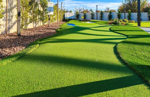 Mesa House | Sunset Greens - Golf Simulator, Putting Green, Gam