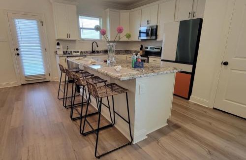 Lake Charles House | Sunset Hideaway 15 min from Downtown Lake Charles
