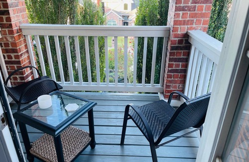 Rockwall House | Sunset Hill Haven: Relaxing balcony & Backyard, short walk to Rockwall Harbor
