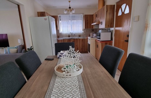 Windang House | Sunset Lakeview.