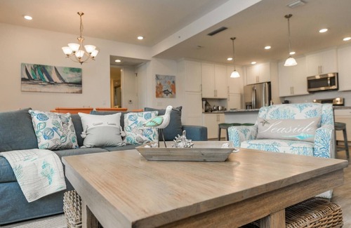 Whitney Beach Condo | Sunset Margarita - Pet Condo Near Anna Maria w/Pool, Bikes & Easy Beach Access