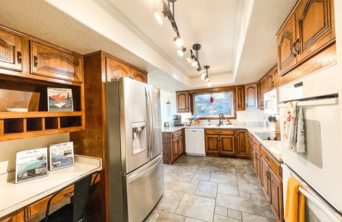 Northeast Colorado Springs House | Sunset Mesa Hideaway /hot tub /new renovation