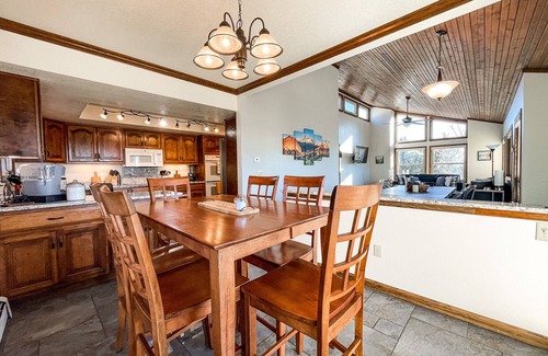 Northeast Colorado Springs House | Sunset Mesa Hideaway /hot tub /new renovation