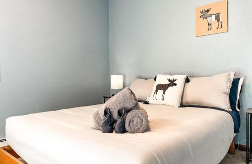 Northeast Colorado Springs House | Sunset Mesa Hideaway hot tub new renovation