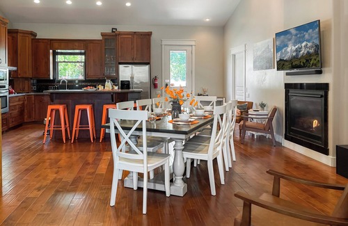 Heber House | Sunset Mountain Views | Spa | Game Room | Traeger | Pets | MTB/Golf/Reunion