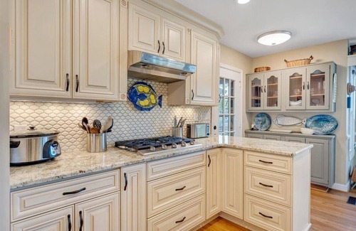 Huddleston House | Sunset Paradise: A Private Retreat. Come Relax, Refresh & Renew!
