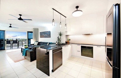 Larrakeyah Apartment | Sunset Penthouse Unique Panoramic Rooftop Retreat