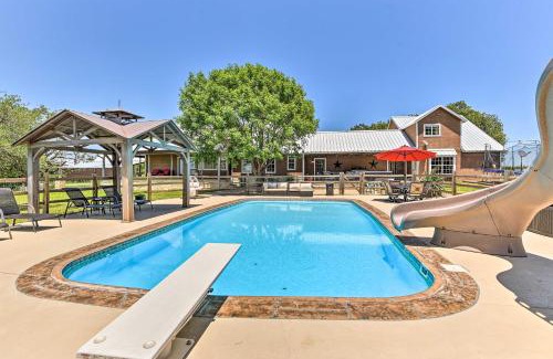 Sunset House | Sunset Ranch with Pool and Hot Tub on 29 Acres!