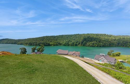 Hidden Springs House | Sunset Reflection Chalet