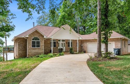 Winchester House | Sunset Shores