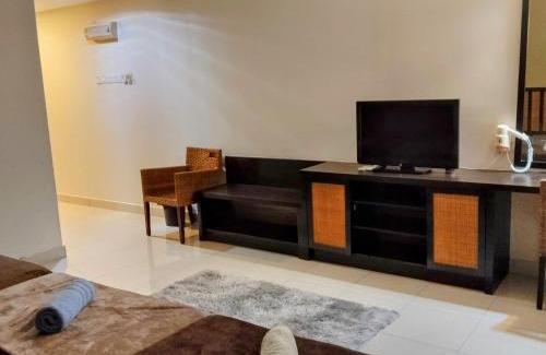 Endah Apartment | sunset studio apartment At Goldcoast morib
