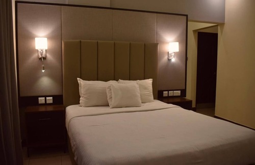 D.H.A. Hotel | Sunset Suites