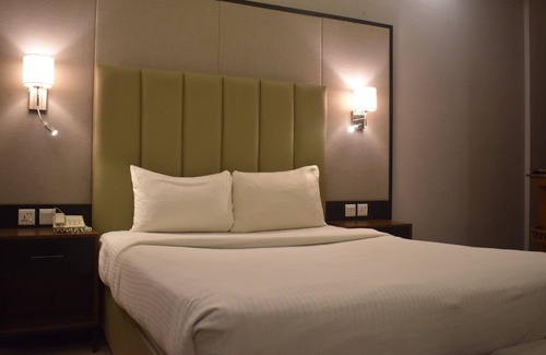 D.H.A. Hotel | Sunset Suites