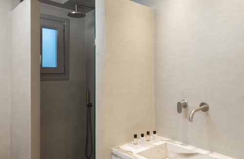 Akrotiri Hotel | Sunset Superior Suite with outdoor Hot Tub