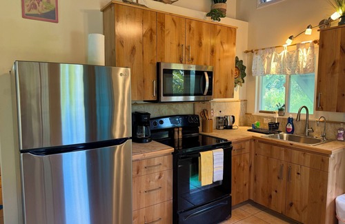 Keaau House | Sunset Suzy's tropical retreat! One free night! After 7 nights.