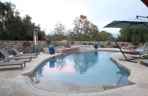 Oak View House | Sunset View Oasis🌹Saltwater Pool+Spa, Infrared Sauna, Outdoor Kitchen