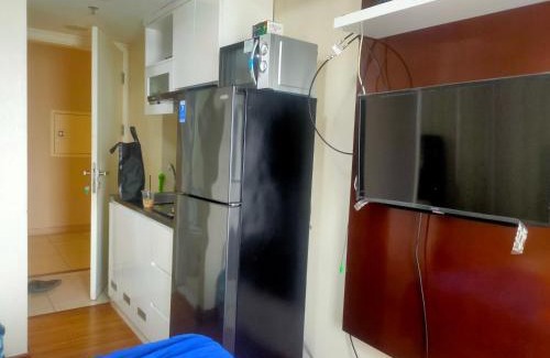 Bekasi Apartment | Sunset View Studio Room MDN Free WiFi Full Furnish City and Lake View