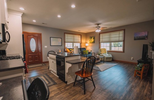 Sugarcreek Apartment | Sunset Views in the midst of Amish Country