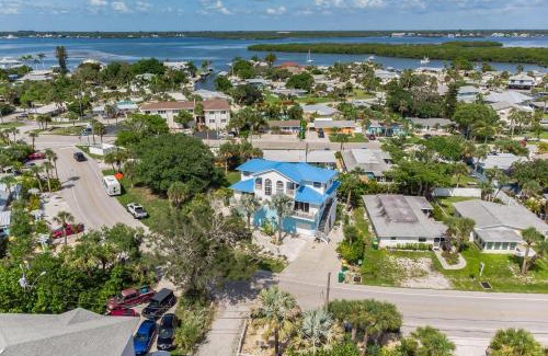Englewood Apartment | Sunset Views Steps From The Beach Duplex