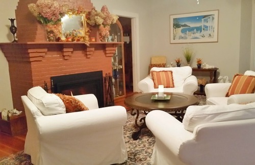 Bayside House | Sunsets on the Bay- Save $$$ includes Holidays see Super Prices on Vrbo Calendar
