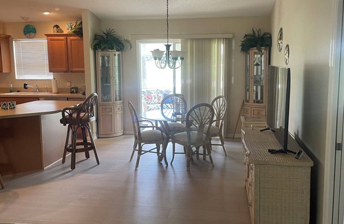 Lynnhaven House | Sunsets on the Sands in the Villages! Golf Front 3/2n Newly Remodel MasterBath!